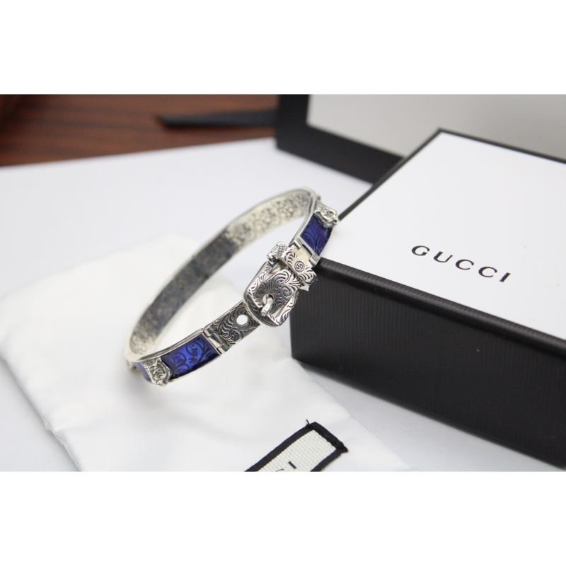 G*u*i bracelets